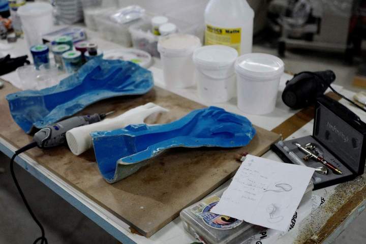 Moulage main animatronique France